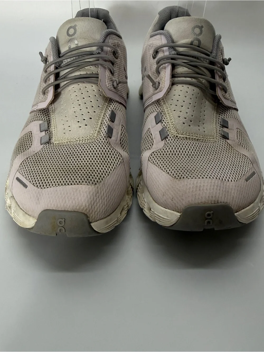 On Cloud 5 Lily/Frost Women’s Size 8 Lace-Up Low Top Mesh Athletic Sneakers